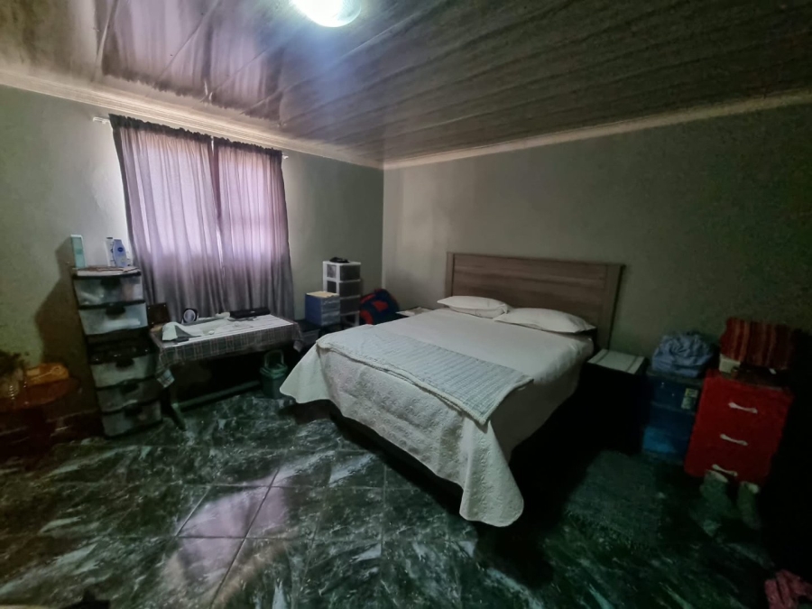 4 Bedroom Property for Sale in Vaaloewer Gauteng
