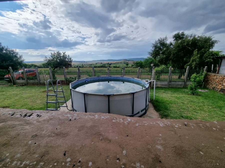 4 Bedroom Property for Sale in Vaaloewer Gauteng