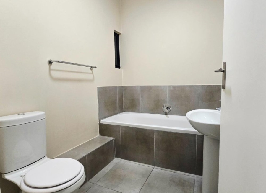 To Let 2 Bedroom Property for Rent in Vorna Valley Gauteng