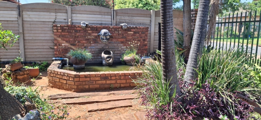4 Bedroom Property for Sale in Pretoria Gardens Gauteng