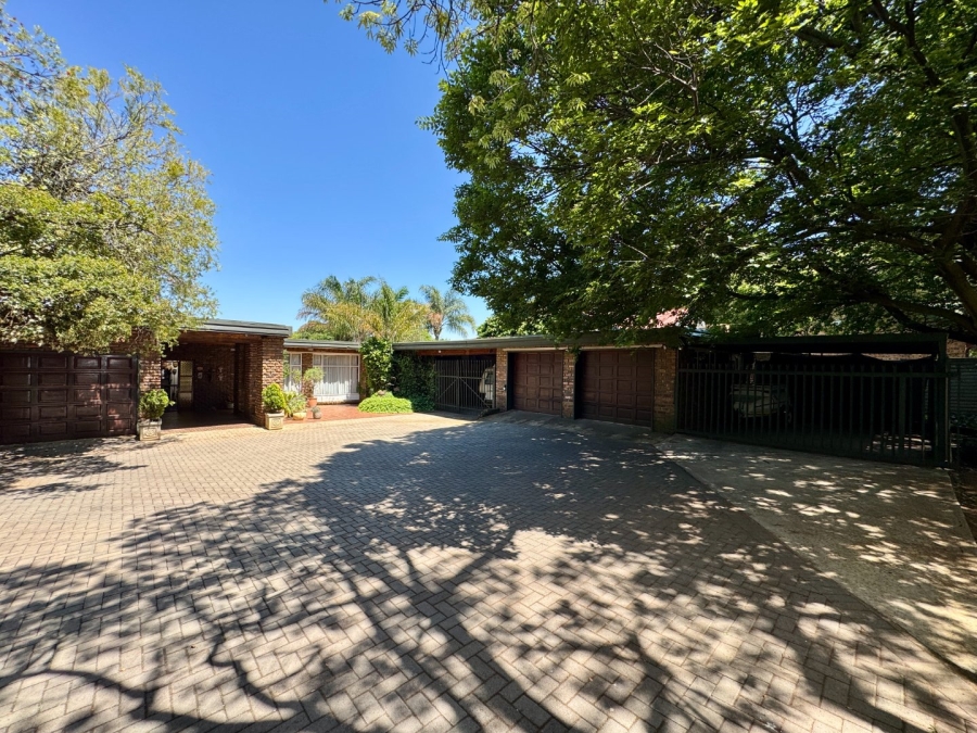 6 Bedroom Property for Sale in Lyttelton Manor Gauteng