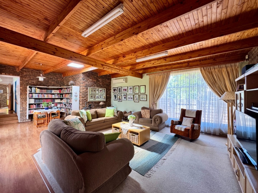 6 Bedroom Property for Sale in Lyttelton Manor Gauteng