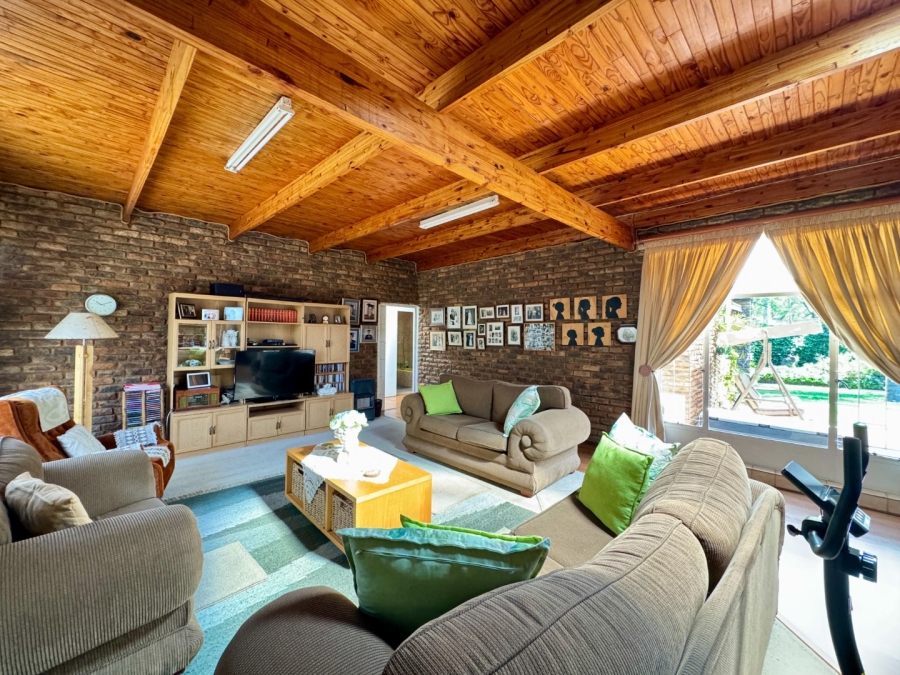 6 Bedroom Property for Sale in Lyttelton Manor Gauteng
