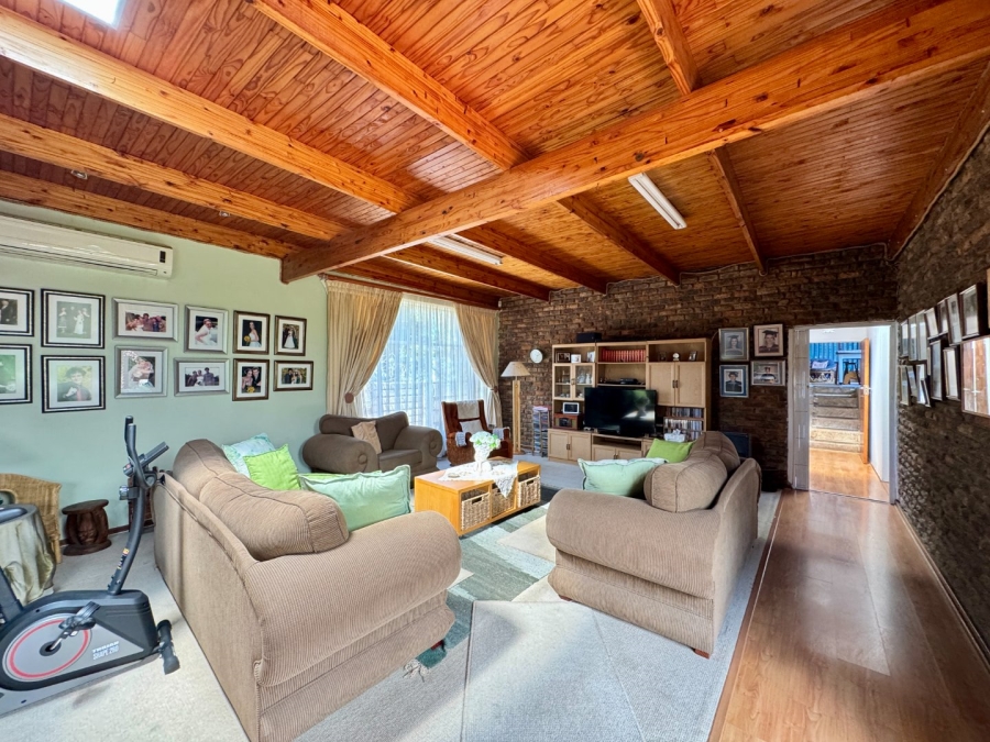 6 Bedroom Property for Sale in Lyttelton Manor Gauteng
