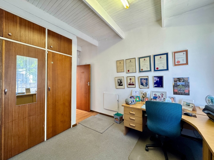 6 Bedroom Property for Sale in Lyttelton Manor Gauteng