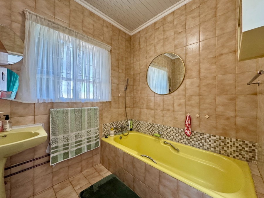 6 Bedroom Property for Sale in Lyttelton Manor Gauteng
