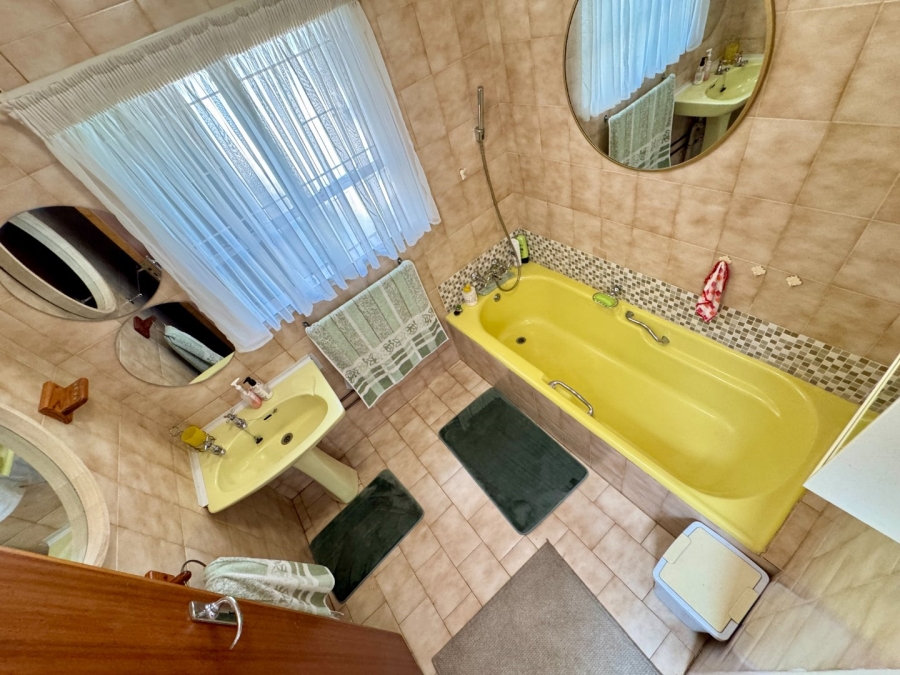 6 Bedroom Property for Sale in Lyttelton Manor Gauteng