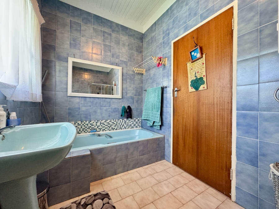 6 Bedroom Property for Sale in Lyttelton Manor Gauteng
