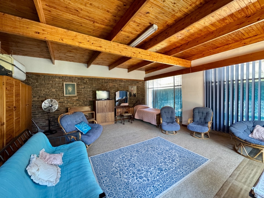 6 Bedroom Property for Sale in Lyttelton Manor Gauteng