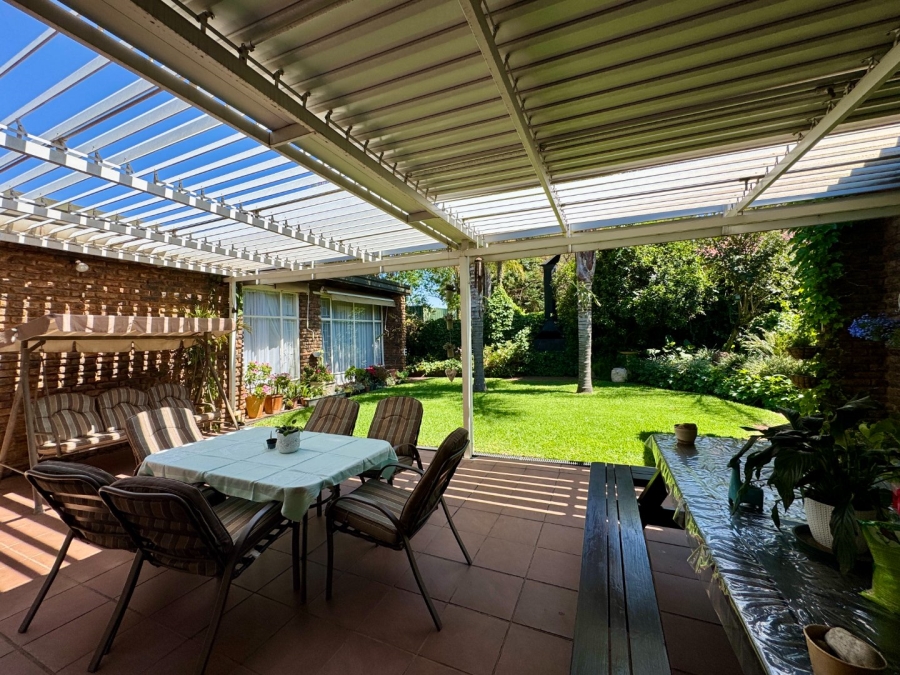 6 Bedroom Property for Sale in Lyttelton Manor Gauteng
