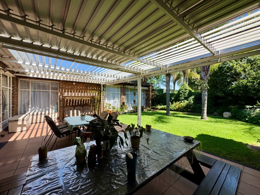 6 Bedroom Property for Sale in Lyttelton Manor Gauteng
