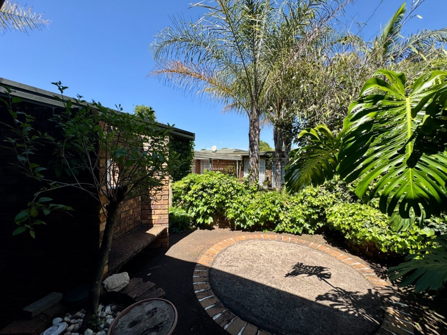 6 Bedroom Property for Sale in Lyttelton Manor Gauteng