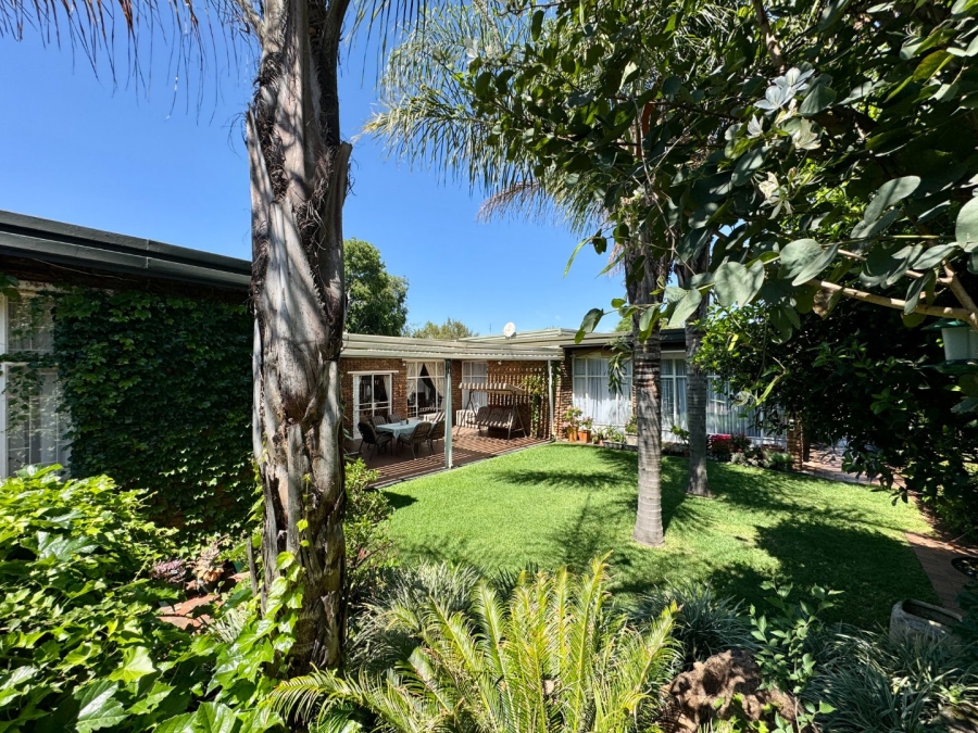 6 Bedroom Property for Sale in Lyttelton Manor Gauteng