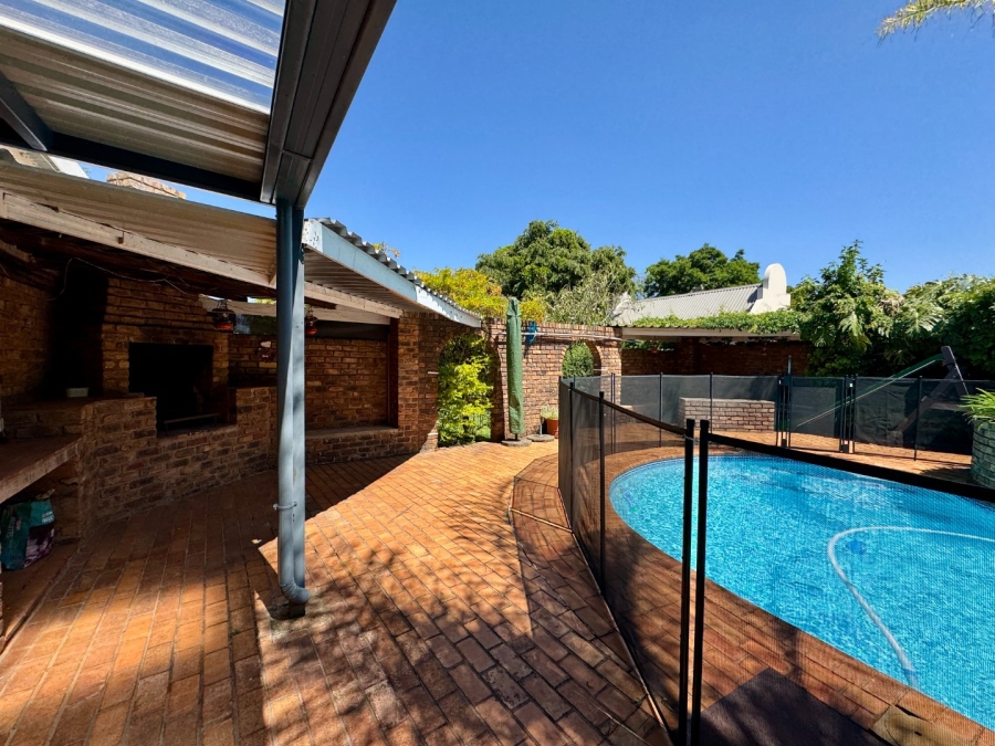 6 Bedroom Property for Sale in Lyttelton Manor Gauteng