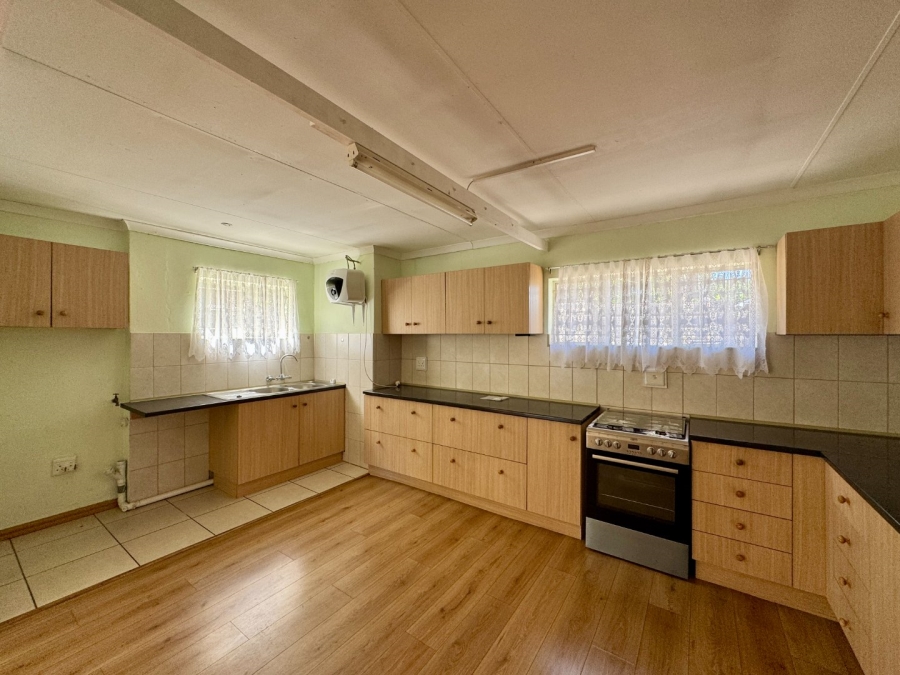 6 Bedroom Property for Sale in Lyttelton Manor Gauteng