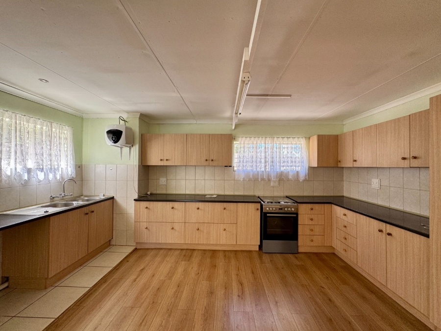 6 Bedroom Property for Sale in Lyttelton Manor Gauteng
