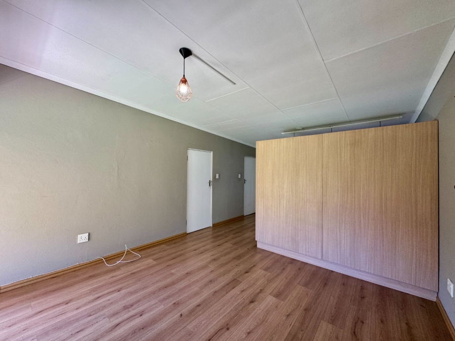 6 Bedroom Property for Sale in Lyttelton Manor Gauteng