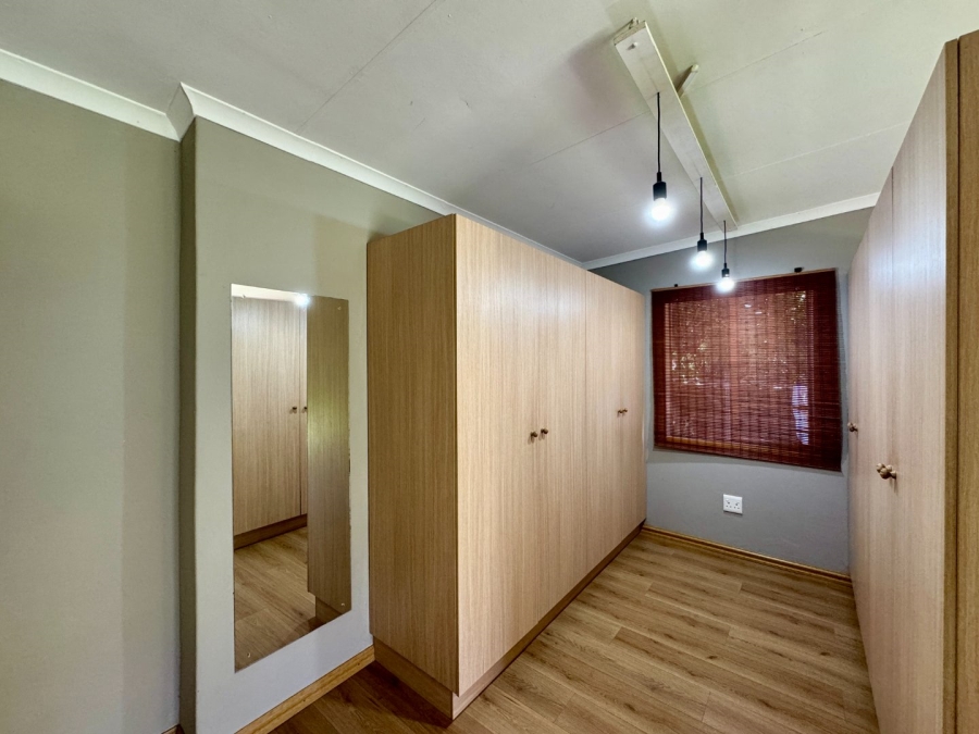 6 Bedroom Property for Sale in Lyttelton Manor Gauteng