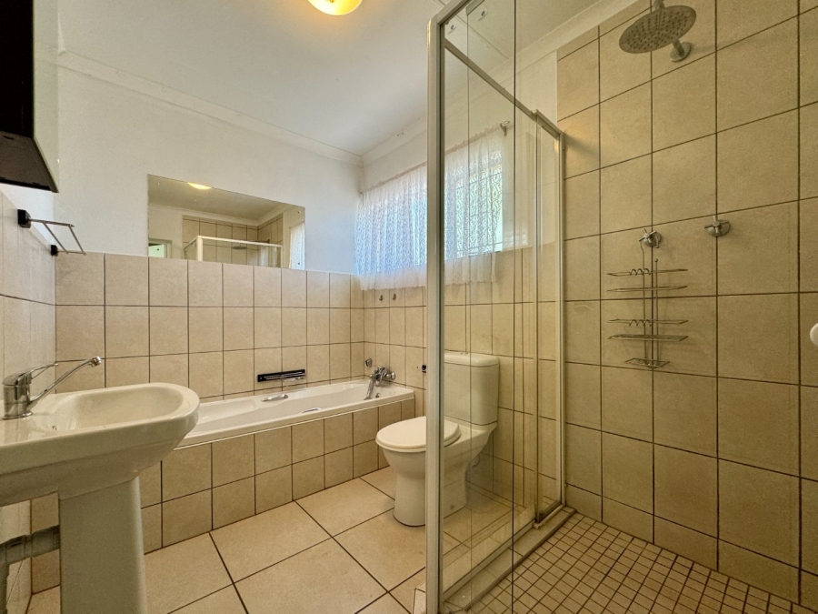 6 Bedroom Property for Sale in Lyttelton Manor Gauteng