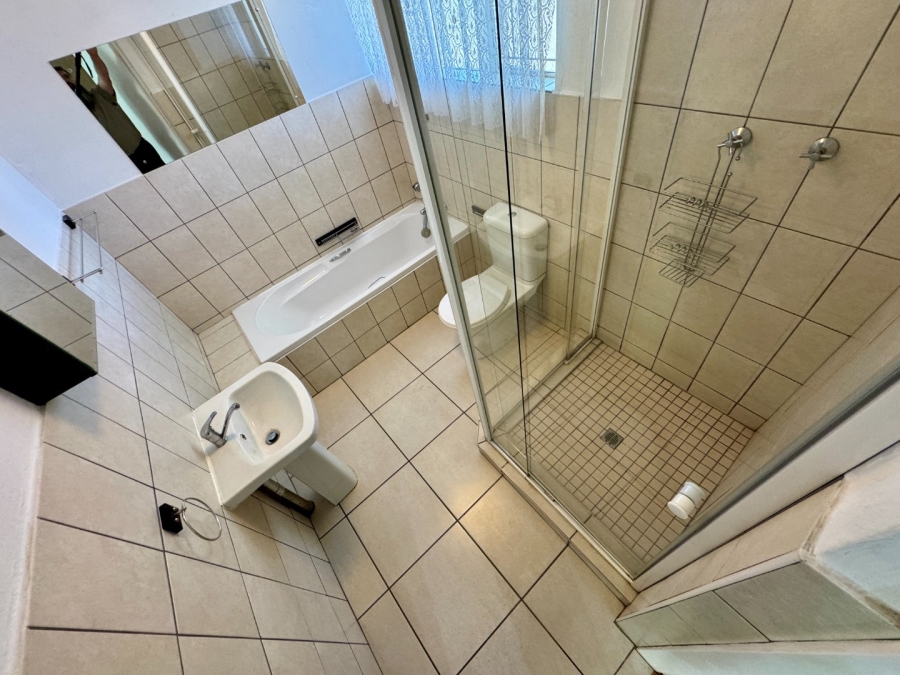 6 Bedroom Property for Sale in Lyttelton Manor Gauteng