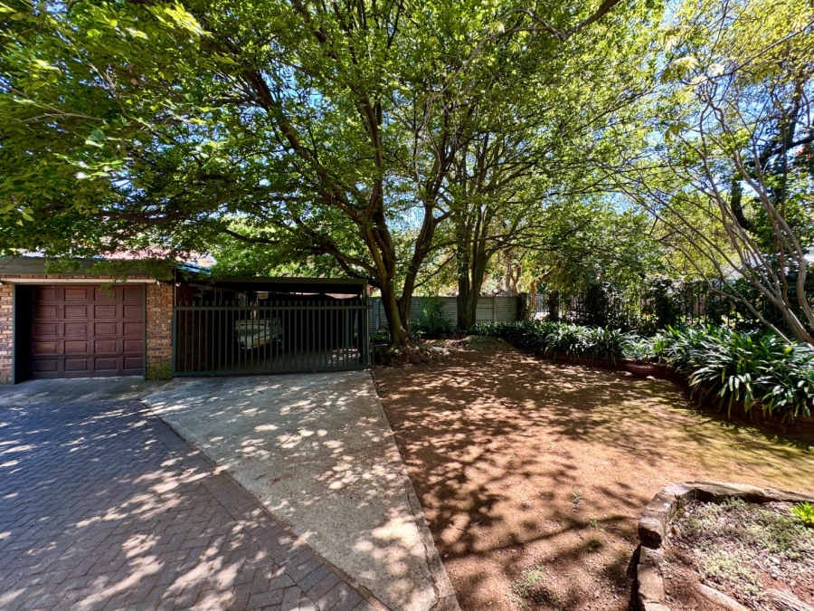 6 Bedroom Property for Sale in Lyttelton Manor Gauteng