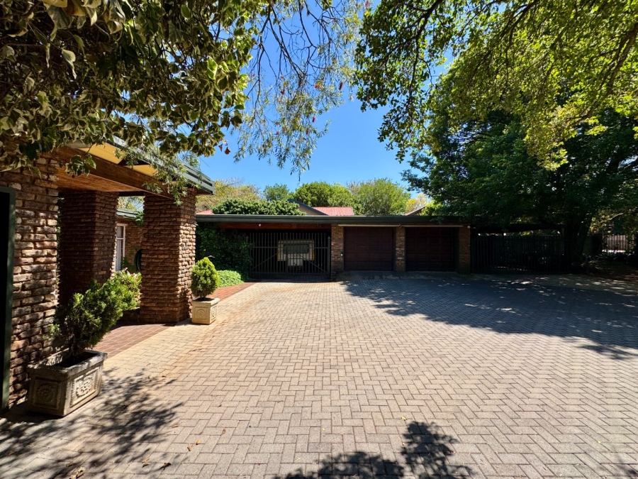 6 Bedroom Property for Sale in Lyttelton Manor Gauteng