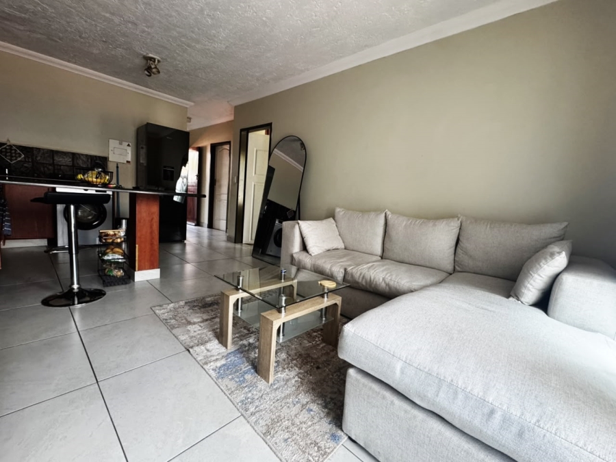 2 Bedroom Property for Sale in Erand Gardens Gauteng