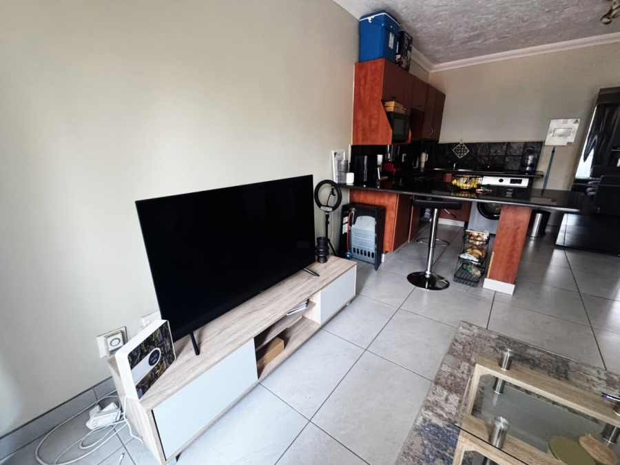 2 Bedroom Property for Sale in Erand Gardens Gauteng