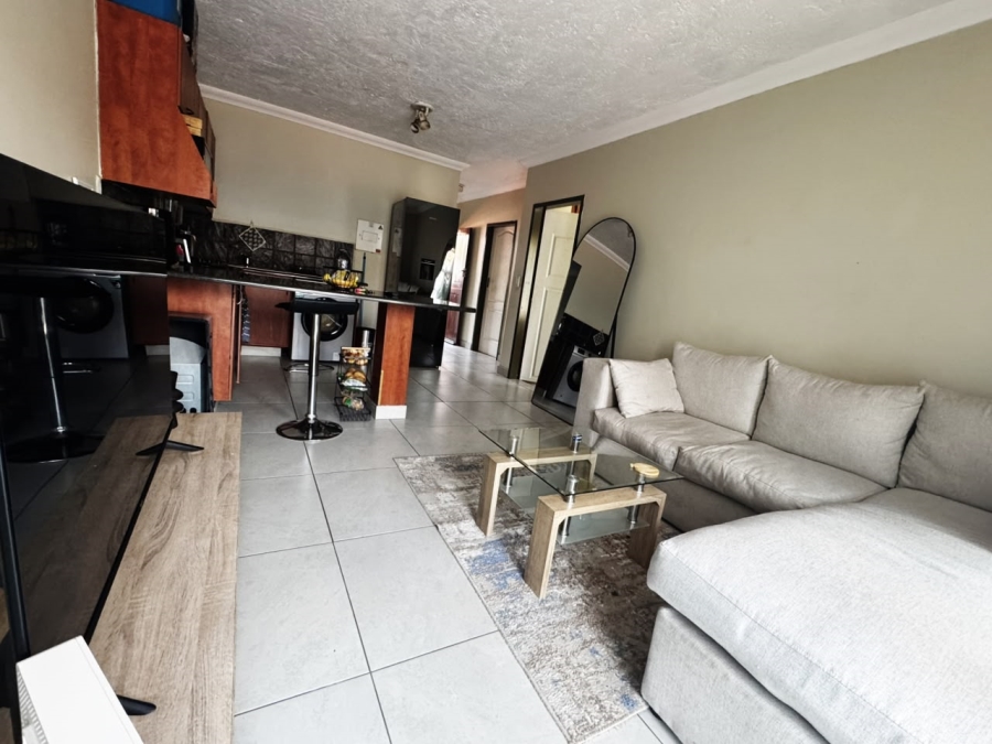 2 Bedroom Property for Sale in Erand Gardens Gauteng