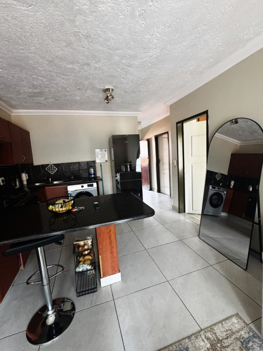 2 Bedroom Property for Sale in Erand Gardens Gauteng