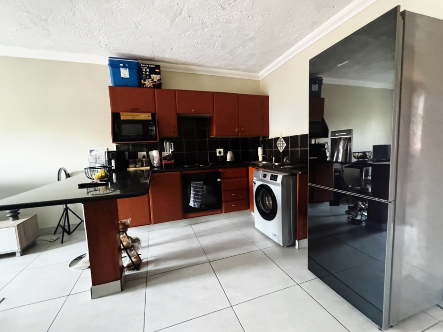 2 Bedroom Property for Sale in Erand Gardens Gauteng