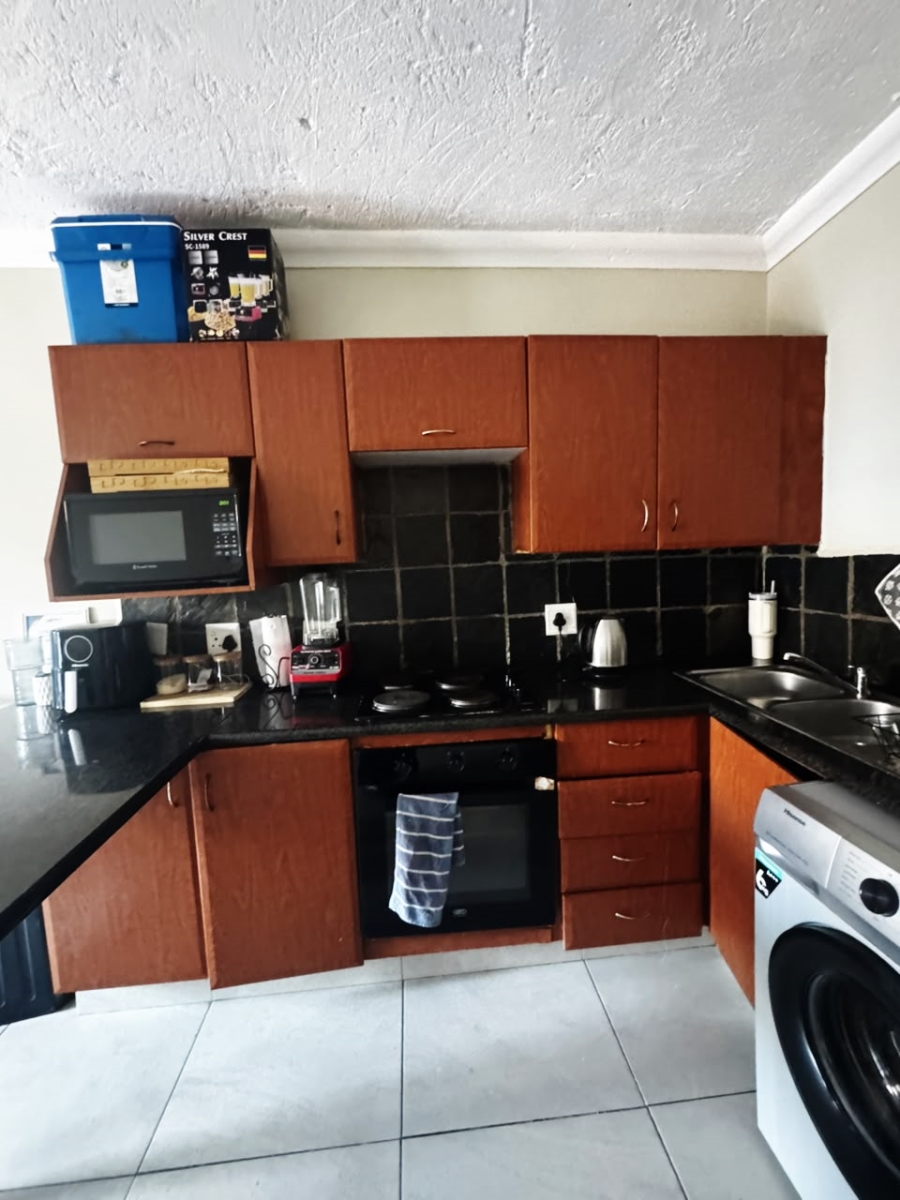 2 Bedroom Property for Sale in Erand Gardens Gauteng