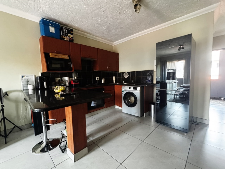 2 Bedroom Property for Sale in Erand Gardens Gauteng