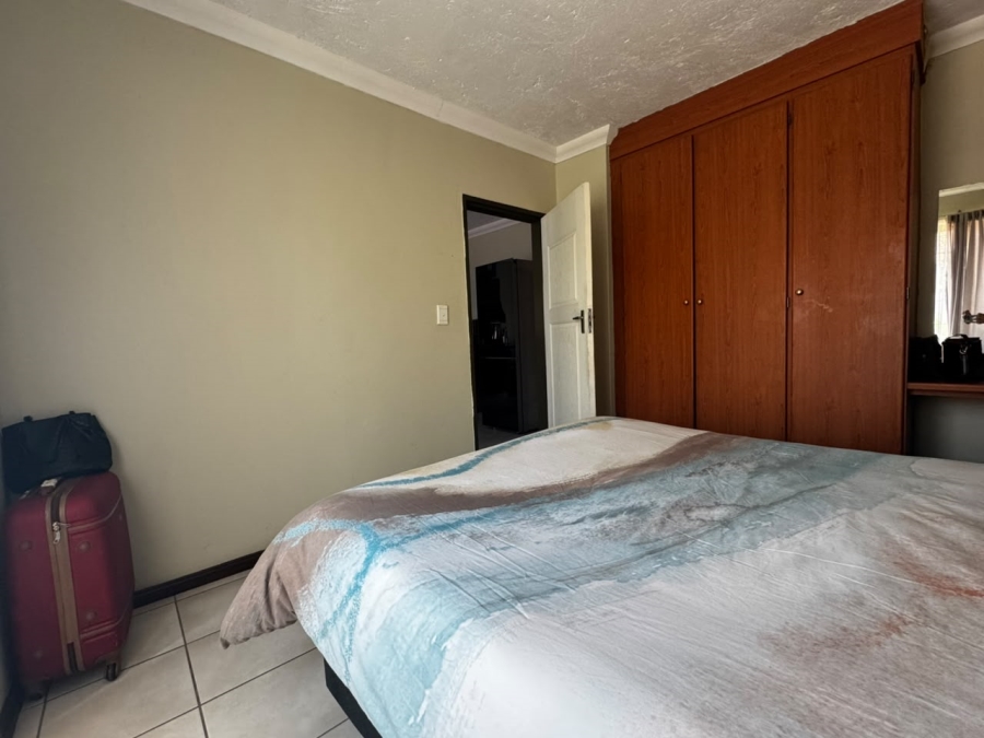 2 Bedroom Property for Sale in Erand Gardens Gauteng