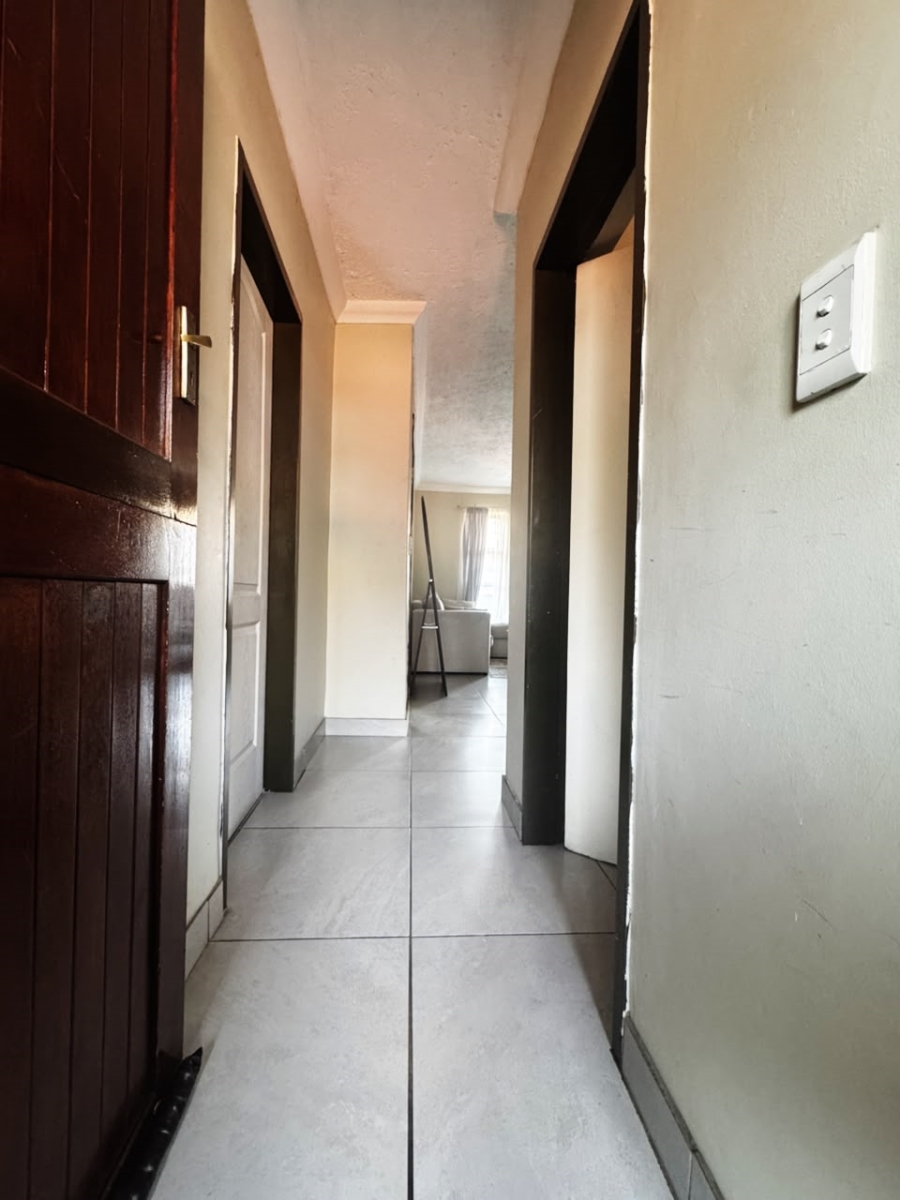 2 Bedroom Property for Sale in Erand Gardens Gauteng