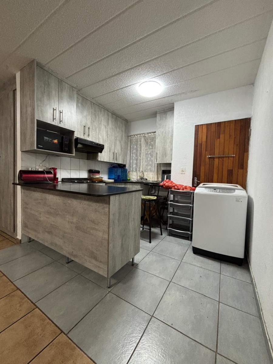 2 Bedroom Property for Sale in Linmeyer Gauteng