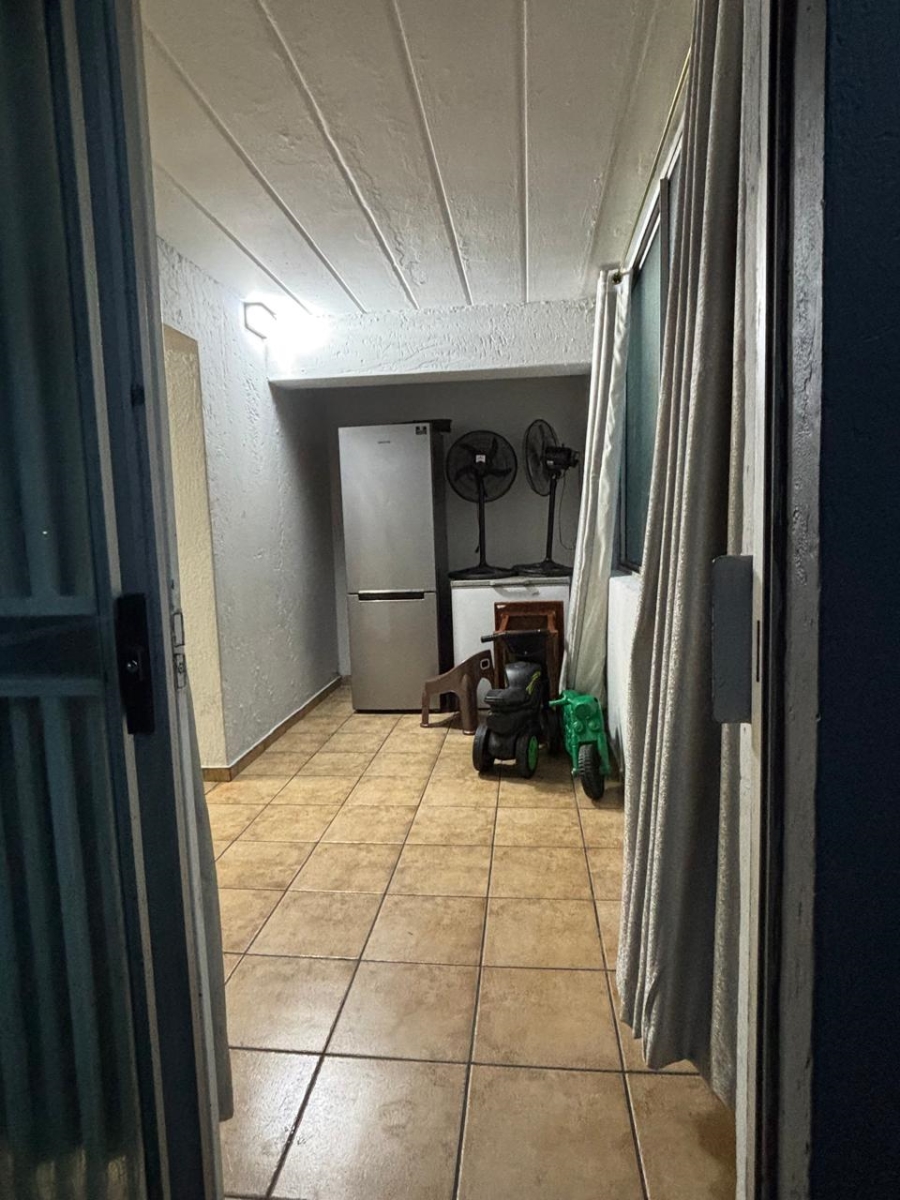 2 Bedroom Property for Sale in Linmeyer Gauteng