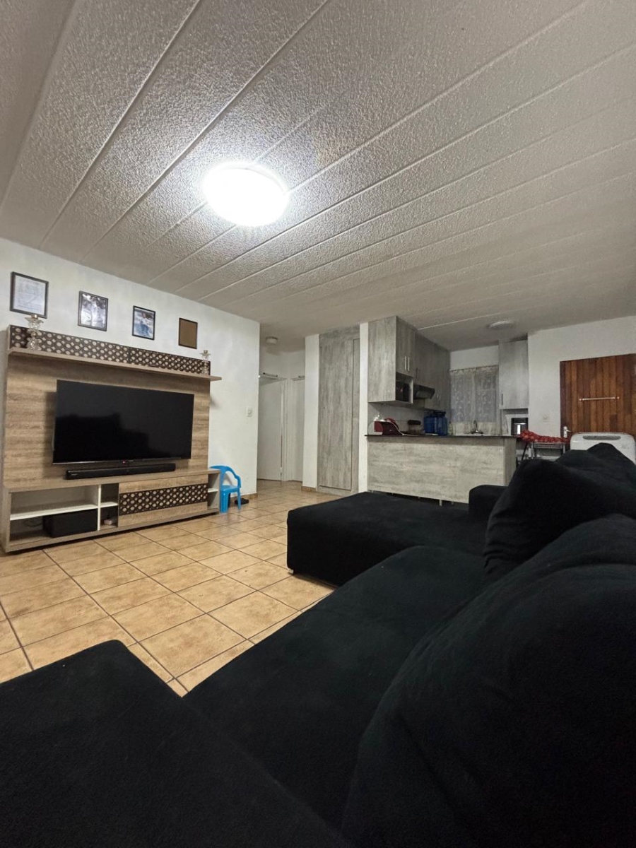 2 Bedroom Property for Sale in Linmeyer Gauteng