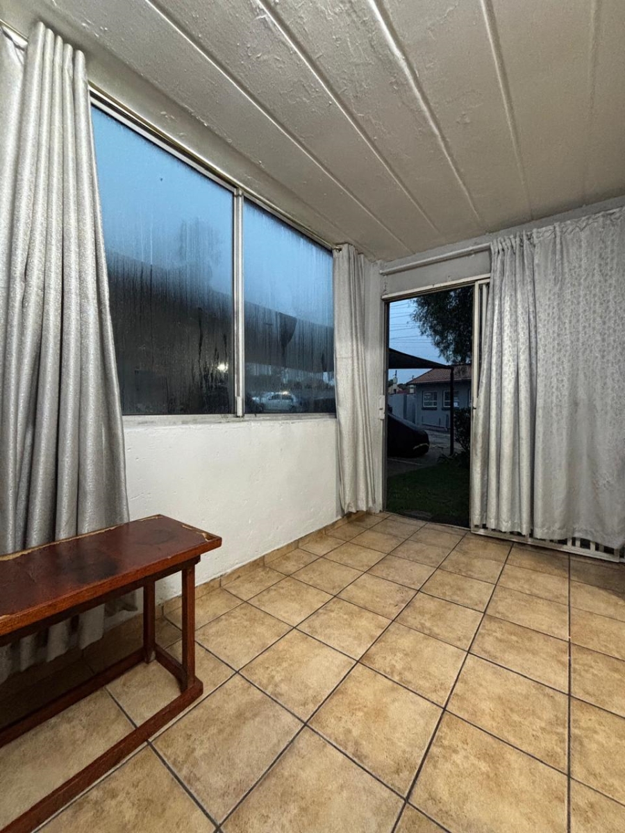 2 Bedroom Property for Sale in Linmeyer Gauteng