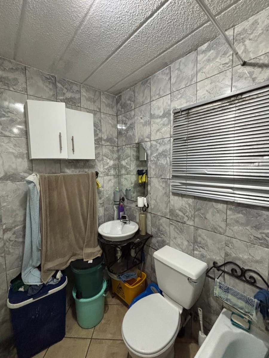 2 Bedroom Property for Sale in Linmeyer Gauteng