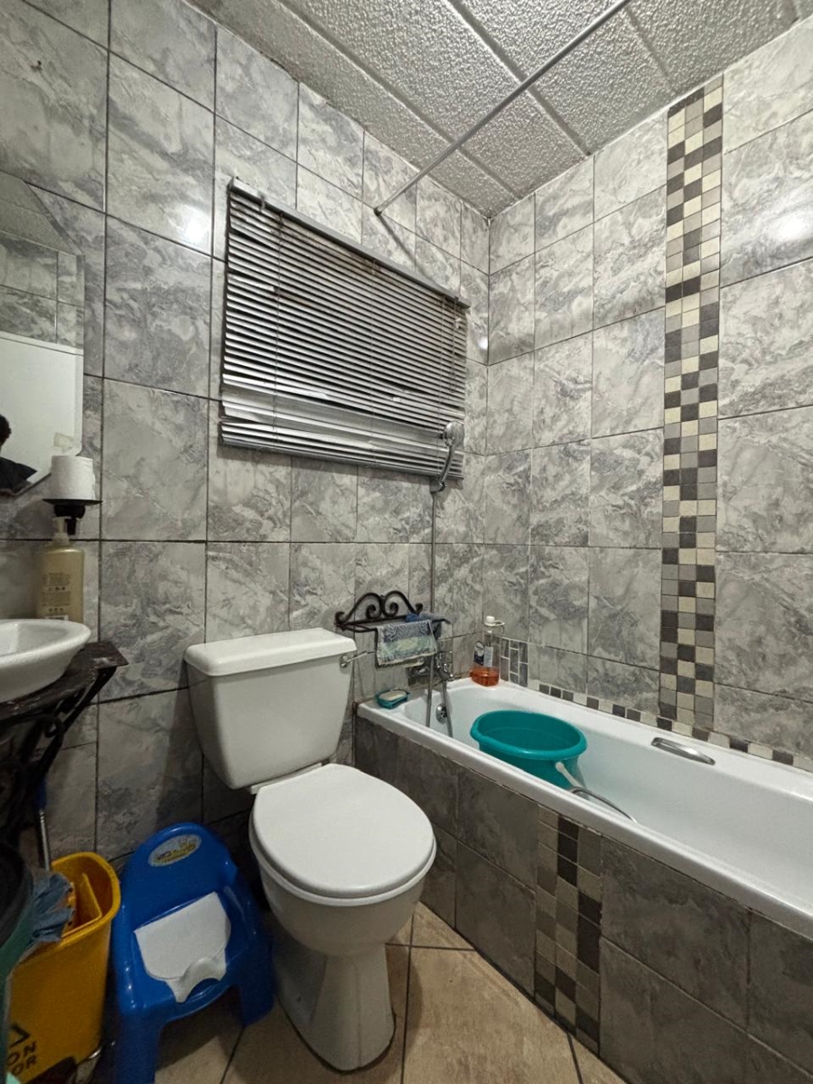 2 Bedroom Property for Sale in Linmeyer Gauteng
