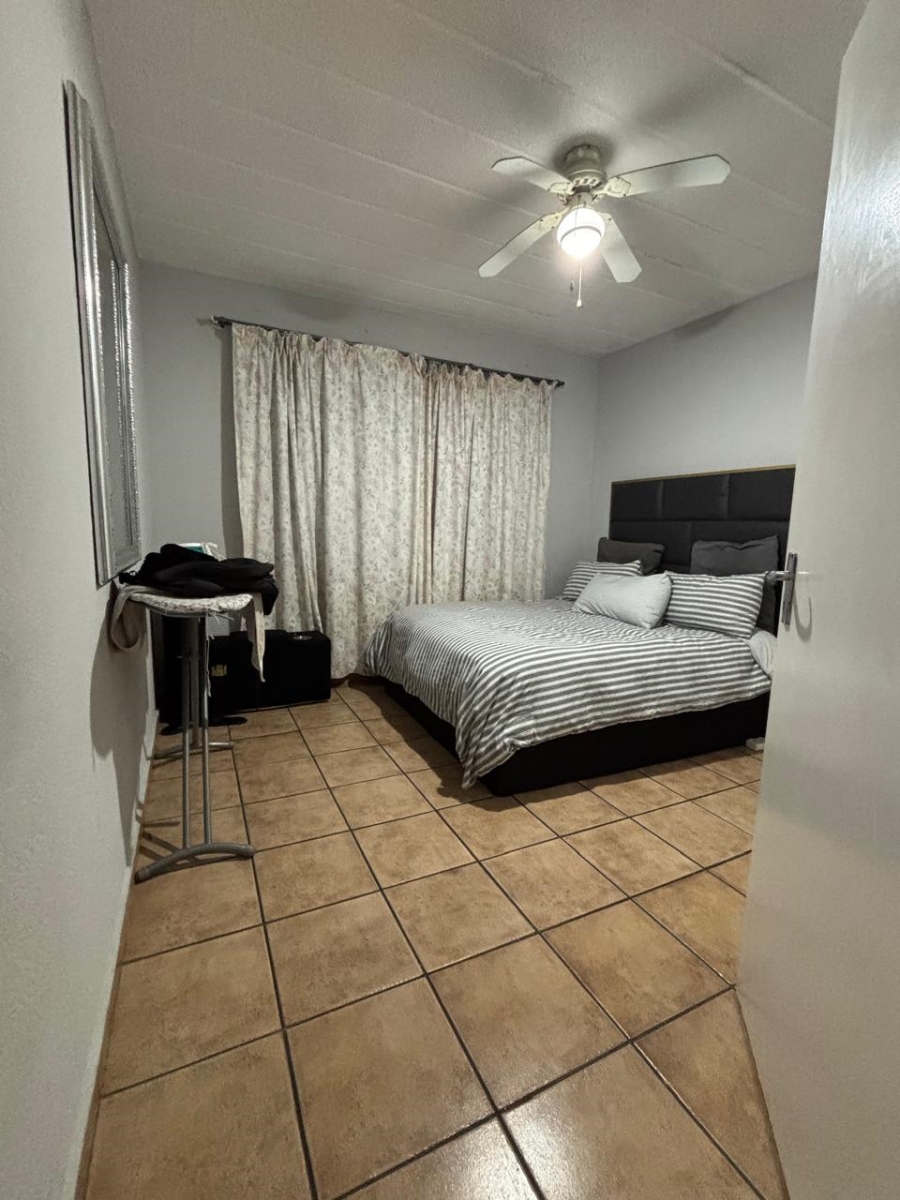 2 Bedroom Property for Sale in Linmeyer Gauteng
