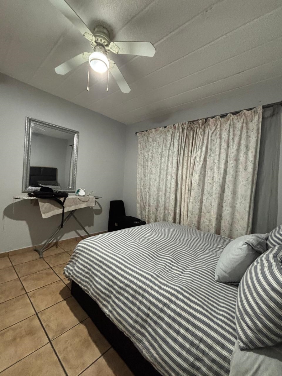 2 Bedroom Property for Sale in Linmeyer Gauteng