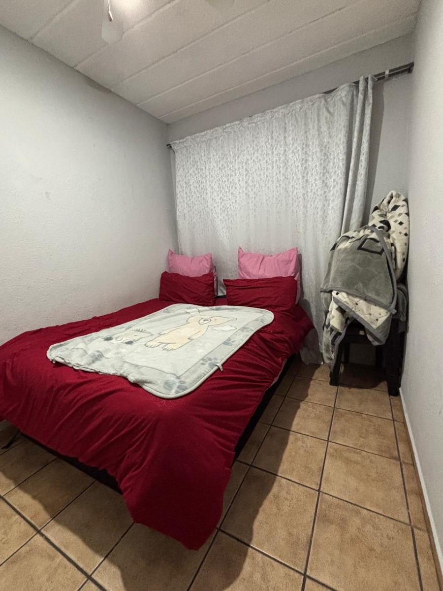 2 Bedroom Property for Sale in Linmeyer Gauteng