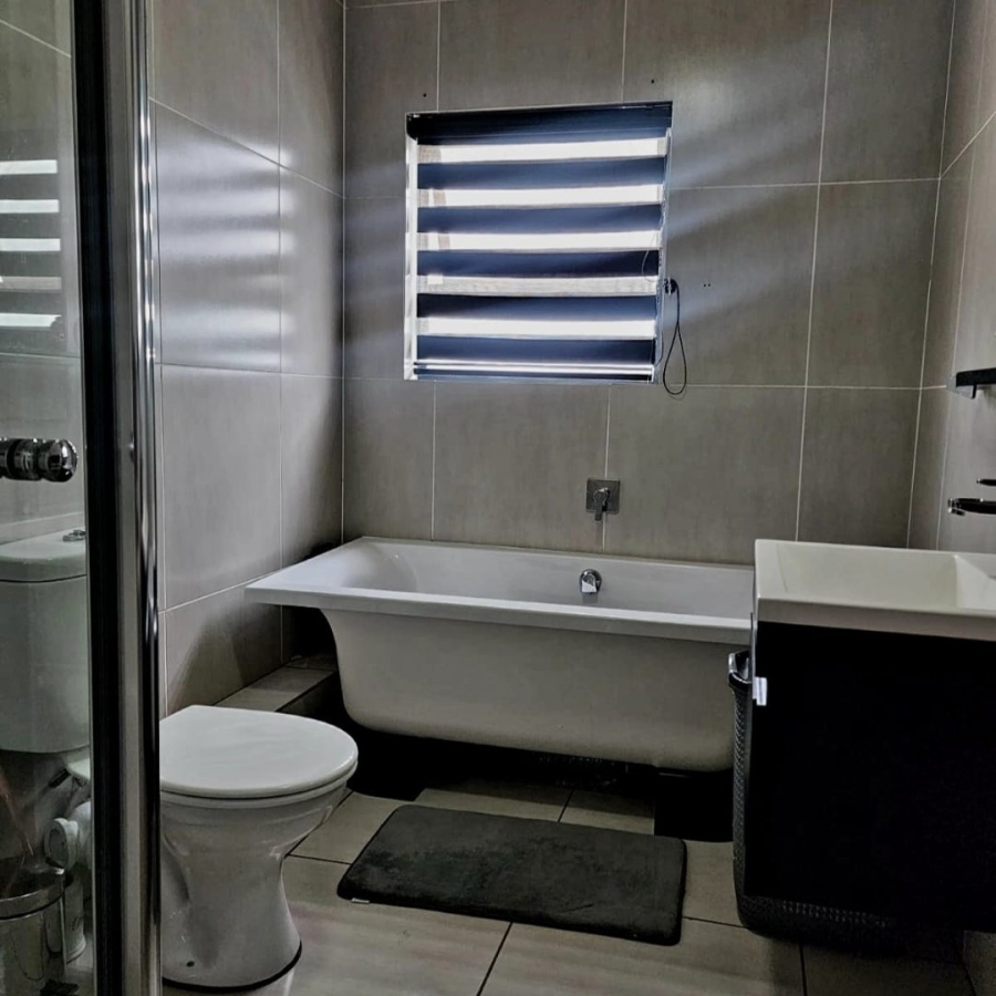 3 Bedroom Property for Sale in Greenstone Hill Gauteng