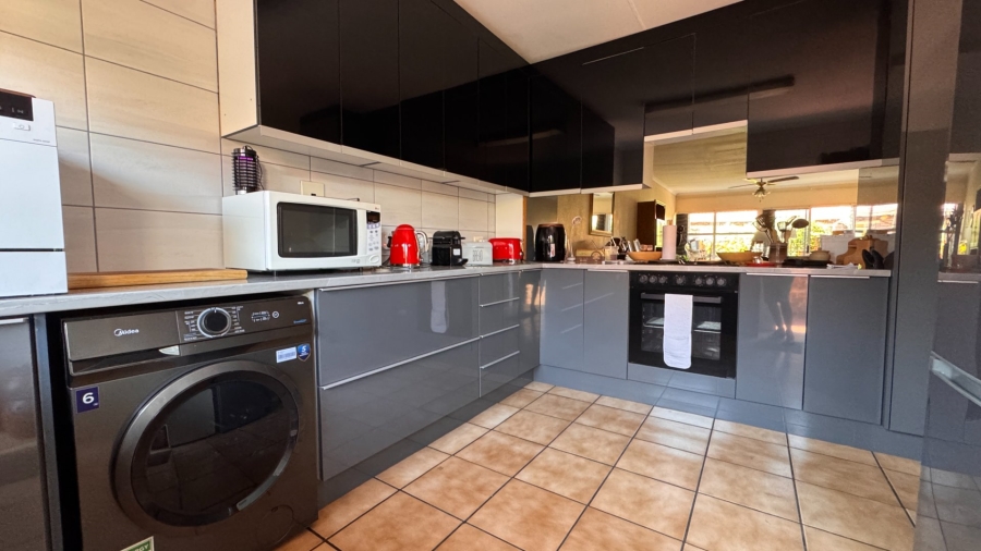 2 Bedroom Property for Sale in Three Rivers Gauteng