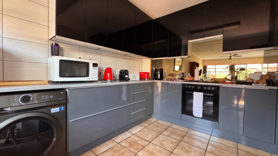 2 Bedroom Property for Sale in Three Rivers Gauteng