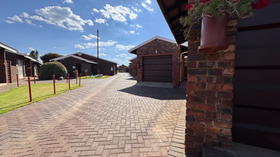 2 Bedroom Property for Sale in Three Rivers Gauteng