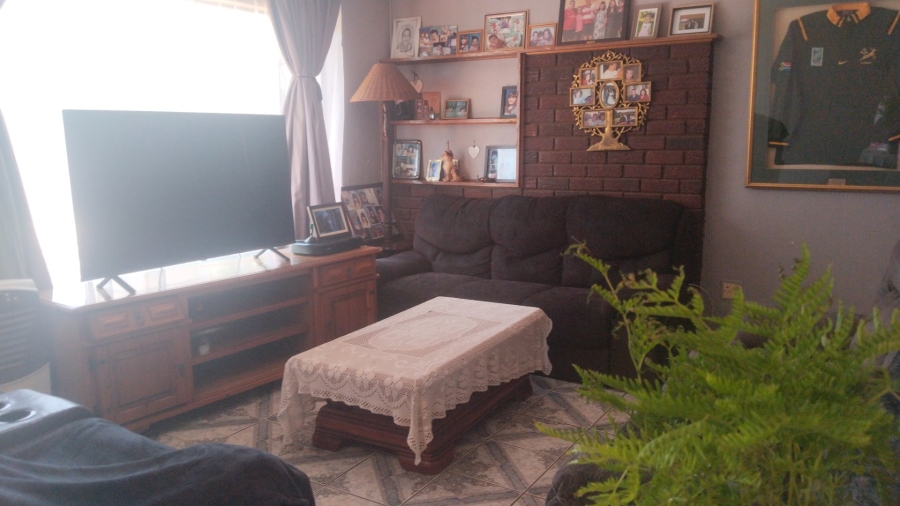 2 Bedroom Property for Sale in Brackendowns Gauteng