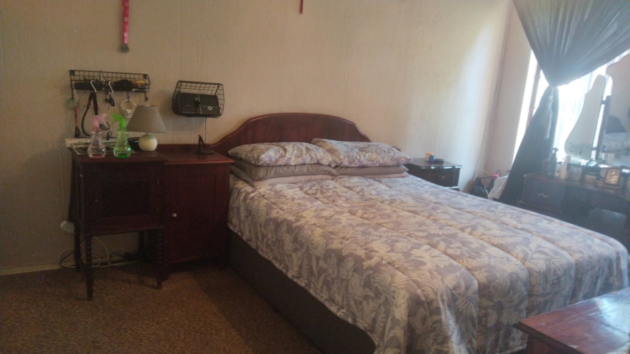 2 Bedroom Property for Sale in Brackendowns Gauteng